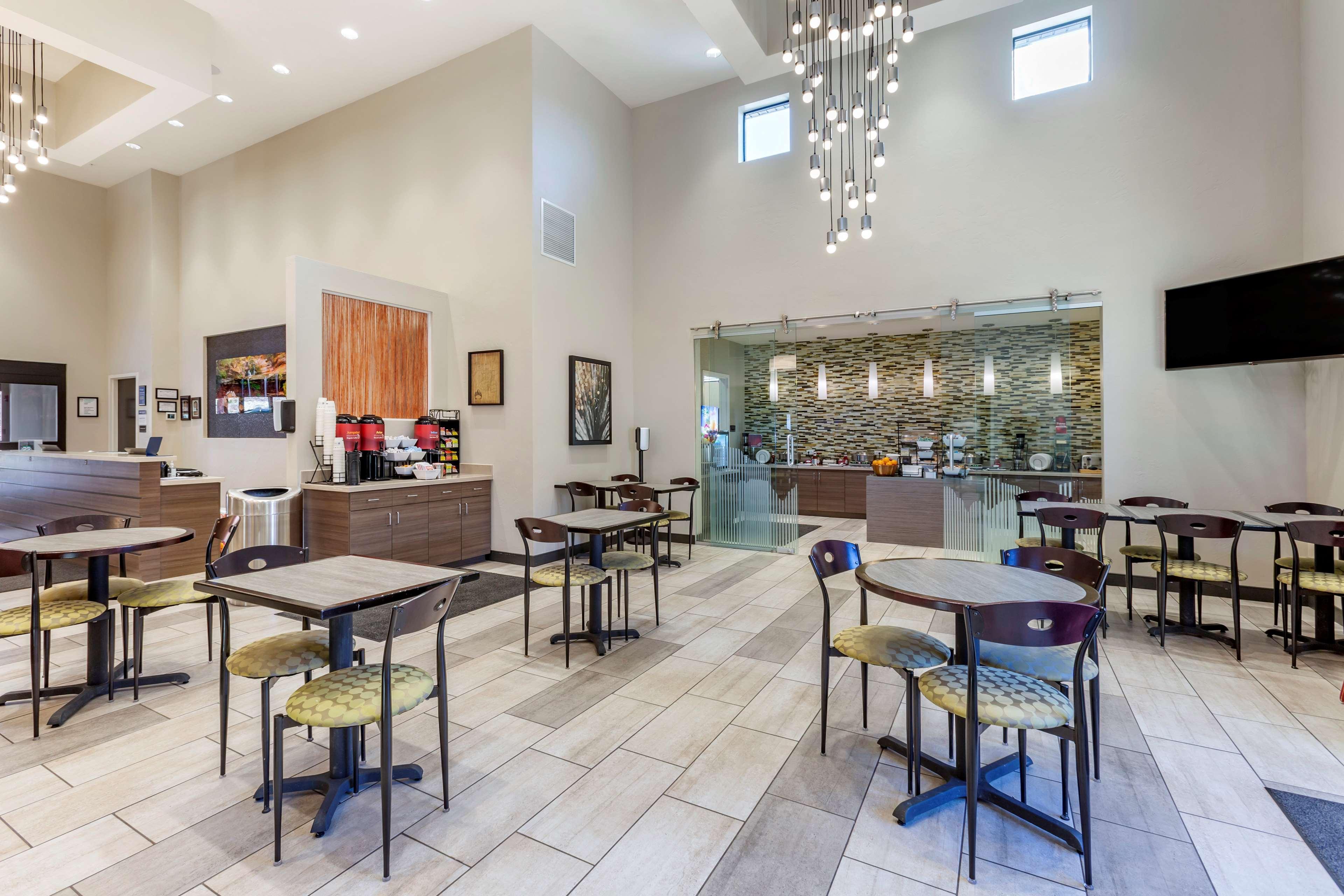 Best Western Plus Zion Canyon Inn & Suites Springdale Exterior photo