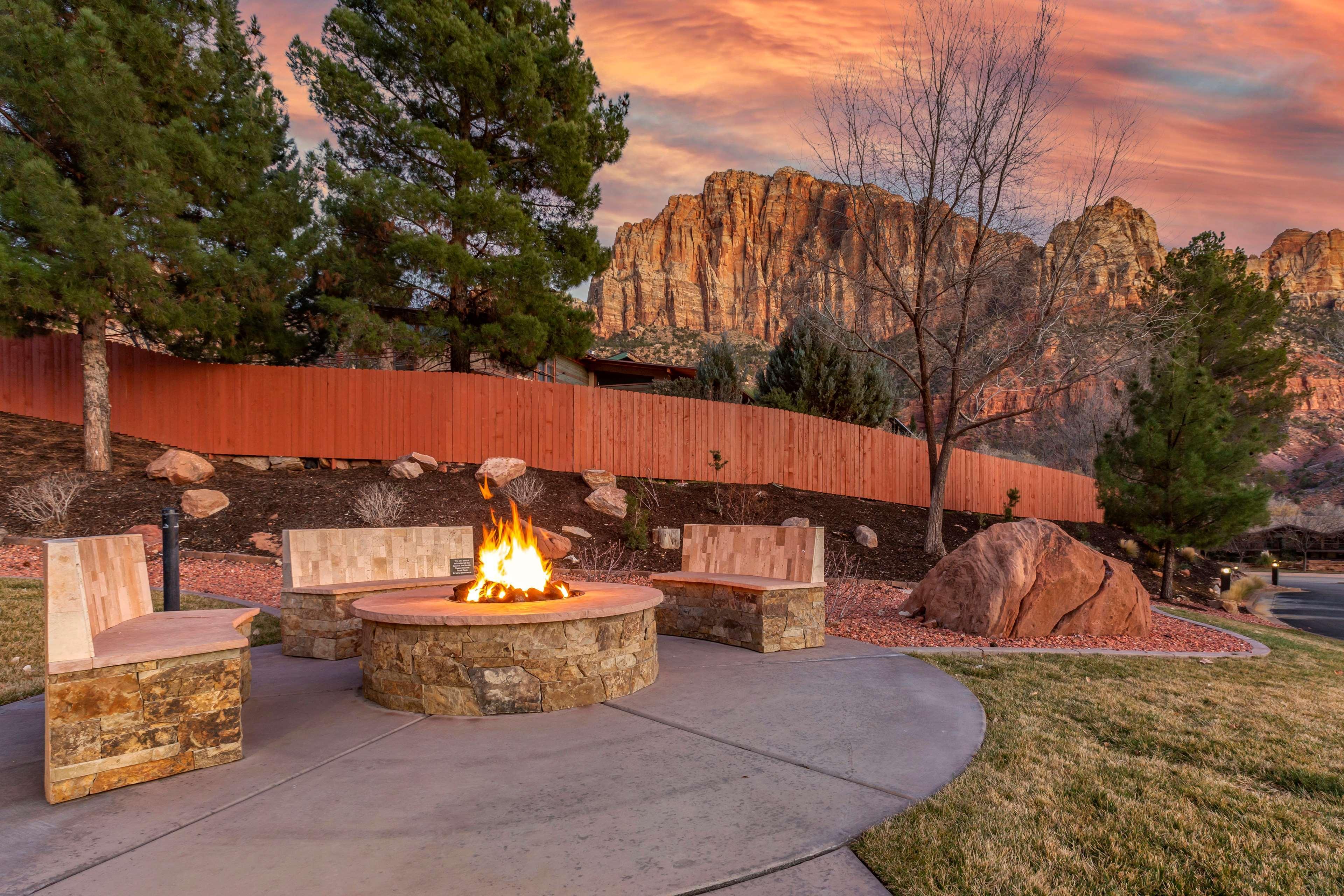 Best Western Plus Zion Canyon Inn & Suites Springdale Exterior photo